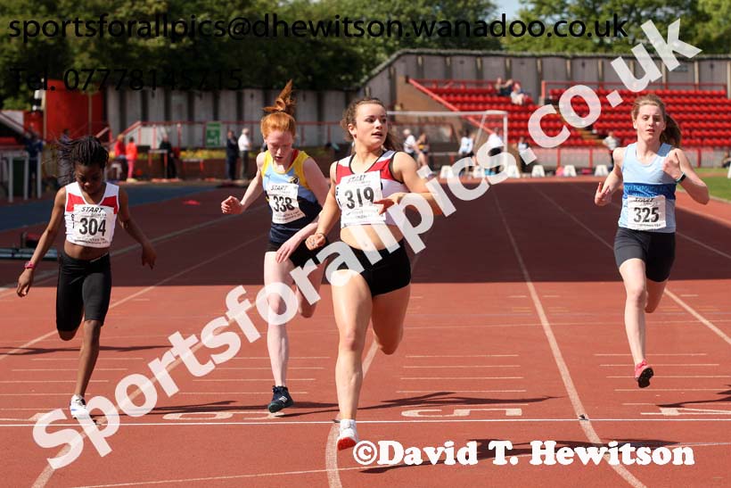 Girls under-15s 100 metres, North Eastern Champs, Gateshead Stadium. Photo: David T. Hewitson/Sports for All Pics